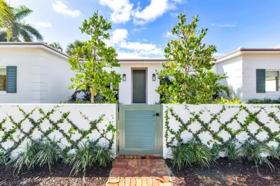 110 Greenwood Dr, West Palm Beach: photo 1 of 53