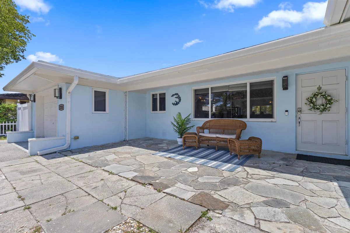 2333 SE 11th St, Pompano Beach: photo 1 of 29