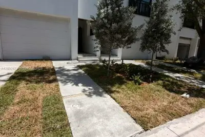 138 NW 33rd St, Miami: photo 1 of 2