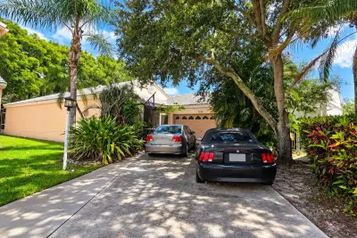 9538 NW 8th Cir, Plantation: photo 1 of 3