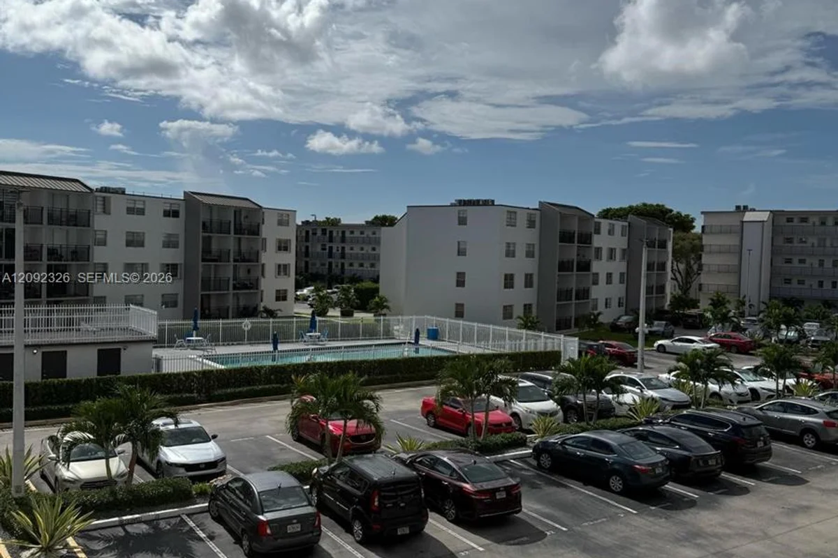 14180 SW 84th St #304-G, Miami: photo 1 of 15