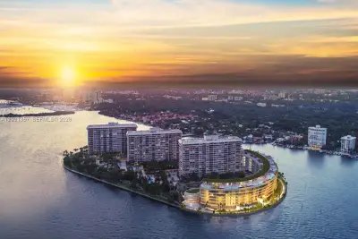 2 Grove Isle Dr #B609, Miami: photo 1 of 46