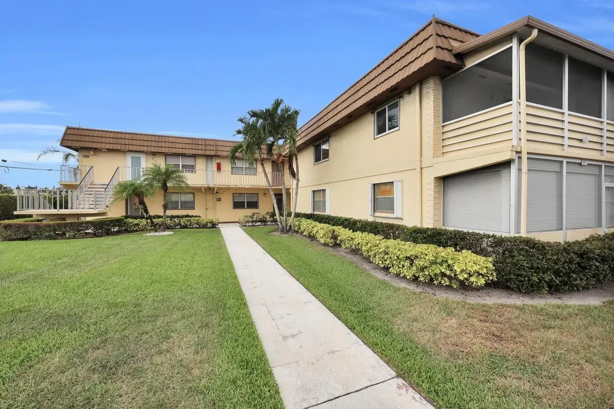 146 Saxony D, Delray Beach: photo 1 of 22