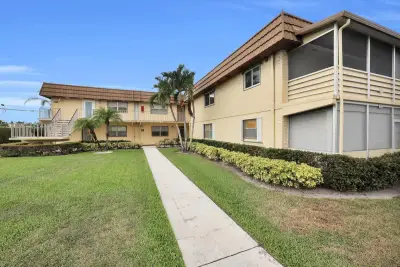 146 Saxony D, Delray Beach: photo 1 of 22