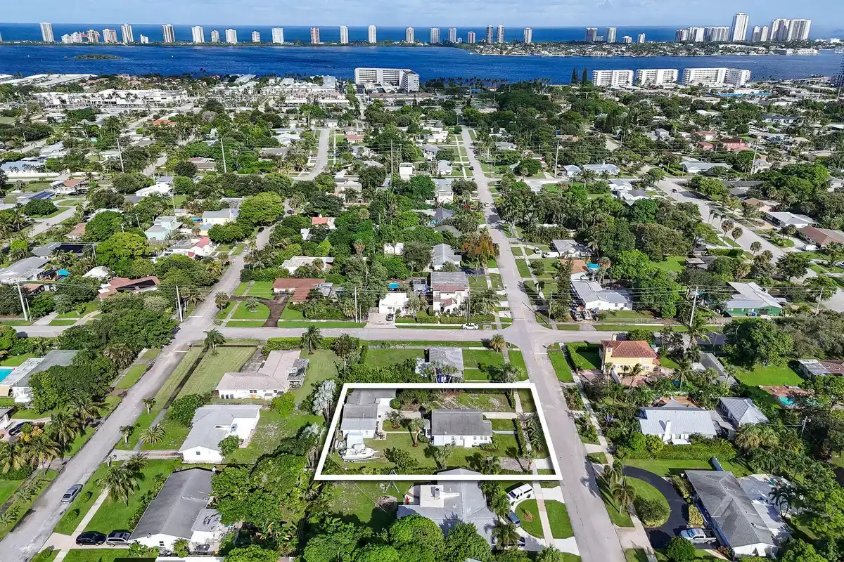 415 Greenbriar Dr, West Palm Beach: photo 1 of 59