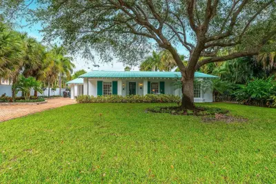127 Miramar Way, West Palm Beach: photo 1 of 26