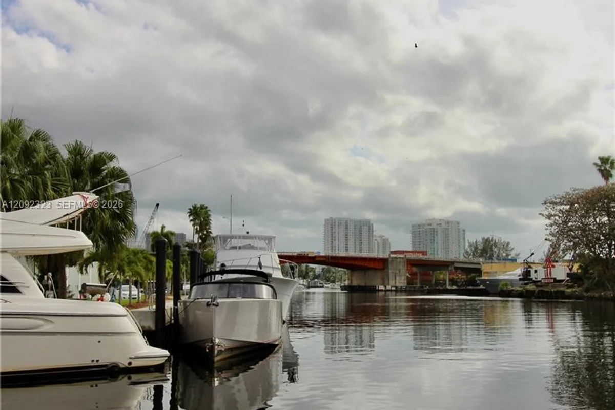 2290 N River Dr #10, Miami: photo 1 of 16