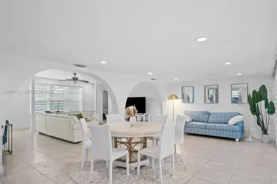 2819 Cleveland St, Hollywood: photo 1 of 36