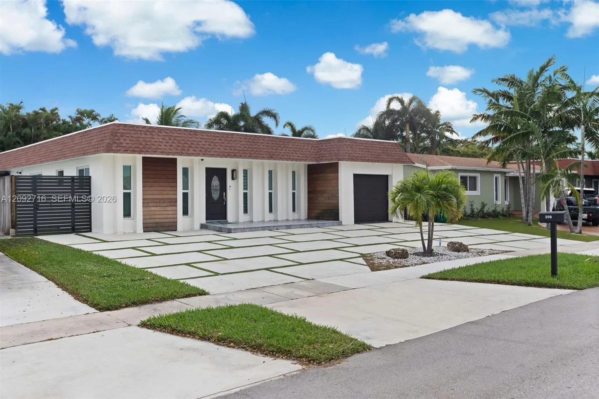 208 SE 4th Ter, Dania Beach: photo 1 of 35