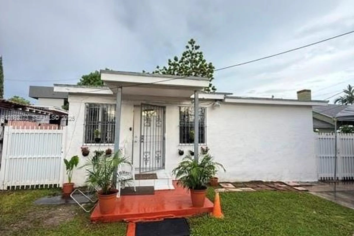 201 SW 30th Ave, Miami: photo 1 of 3