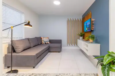 1762 NW 15th St #2, Miami: photo 1 of 26