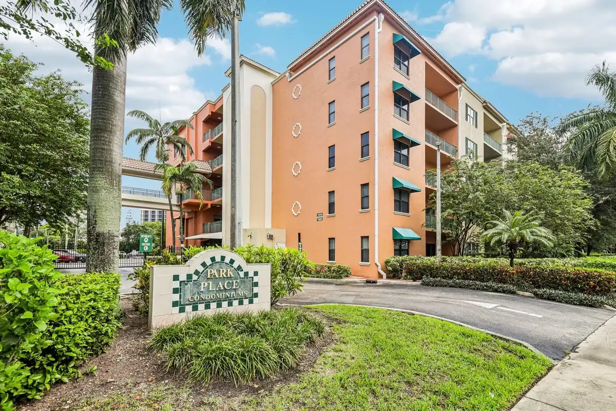 1620 Presidential Way #310, West Palm Beach: photo 1 of 29