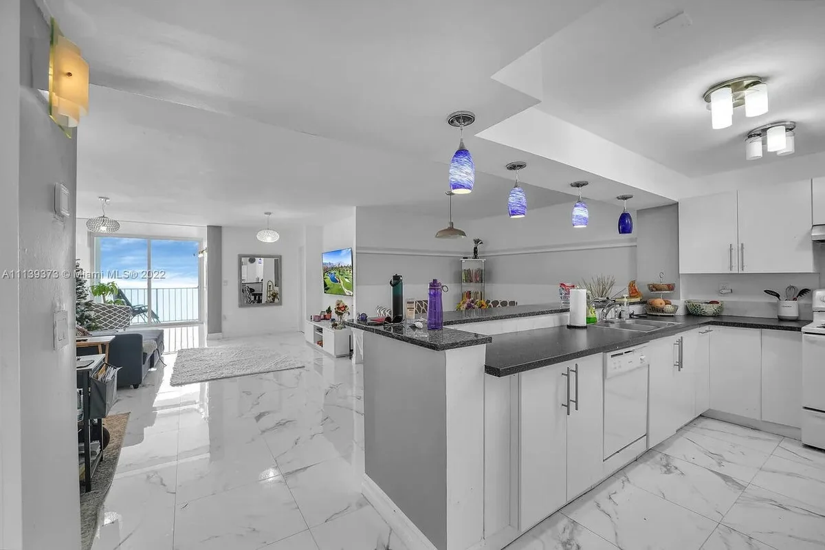 6450 Collins Ave #704, Miami Beach: photo 1 of 2