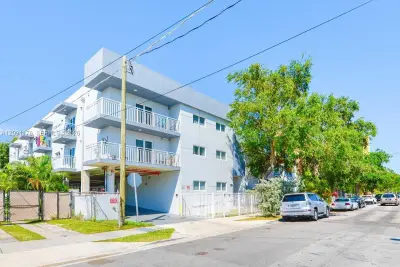 1029 NW 3rd St #202, Miami: photo 1 of 12