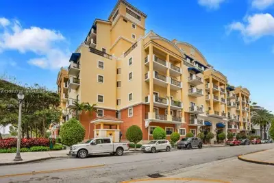 8395 SW 73rd Ave #104, Miami: photo 1 of 35