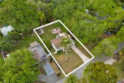 6820 SW 77th Ter, South Miami: photo 1 of 22