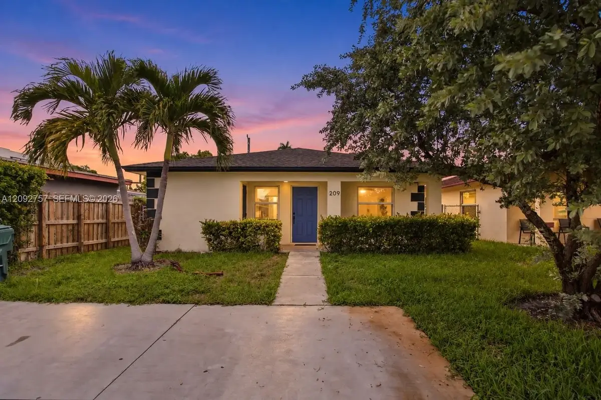 209 NE 35th St, Oakland Park: photo 1 of 36
