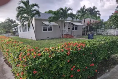 5815 Garden Ave, West Palm Beach: photo 1 of 39