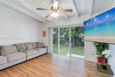 1238 NW 57th St, Miami: photo 1 of 27