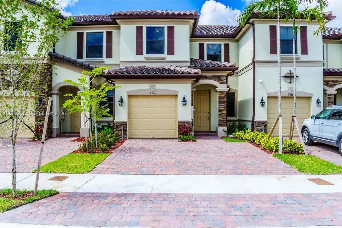 3309 W 94th Ter, Hialeah: photo 1 of 18