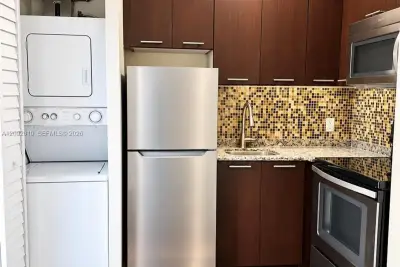 500 SW 9th Ave #5, Miami: photo 1 of 5