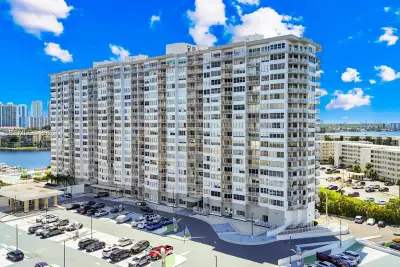 18021 Biscayne Blvd #1102, Aventura: photo 1 of 33