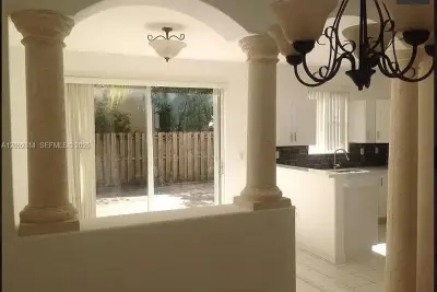 6980 NW 177th St #L101, Hialeah: photo 1 of 11