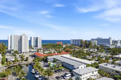 3232 Canal Dr #14, Pompano Beach: photo 1 of 37