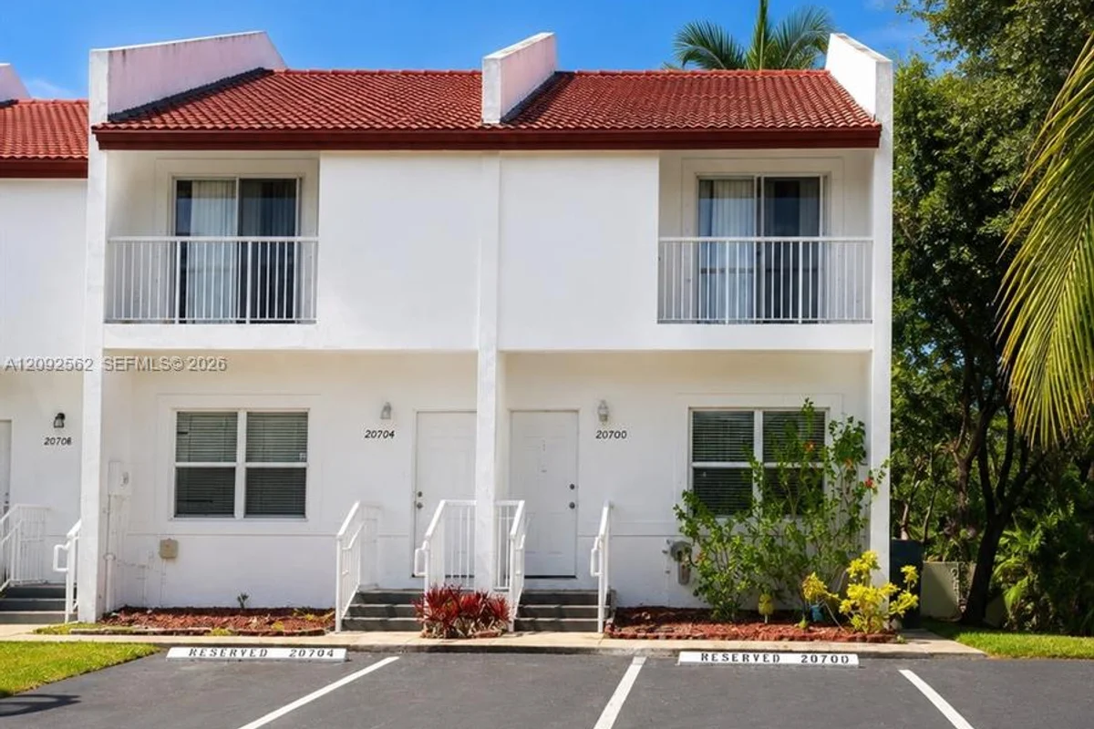 20700 SW 82nd Ave, Cutler Bay: photo 1 of 16
