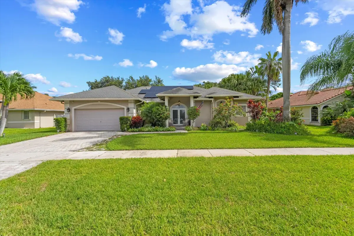13869 Sheffield St, Wellington: photo 1 of 21