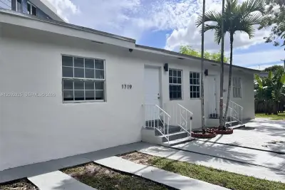 1717 NW 15th St Rd, Miami: photo 1 of 1