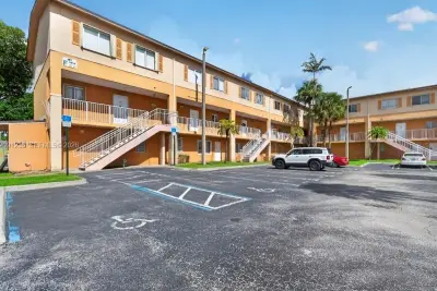 6205 Kendale Lakes Cir #281, Miami: photo 1 of 40
