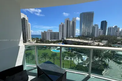 19370 Collins Ave #1021, Sunny Isles Beach: photo 1 of 13