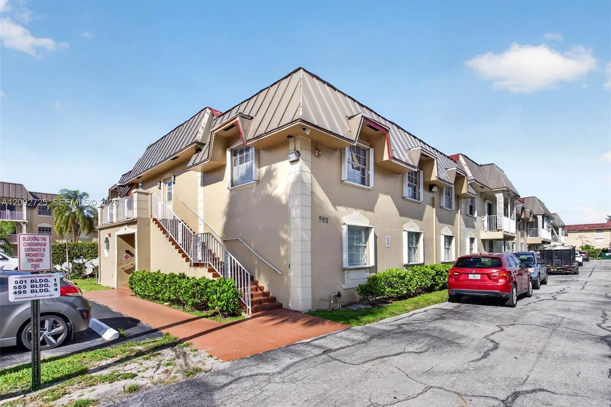 501 SE 8th St #204, Deerfield Beach: photo 1 of 16