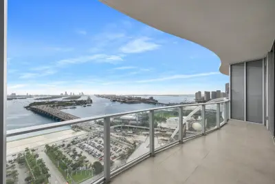1400 Biscayne Blvd #3204, Miami: photo 1 of 56