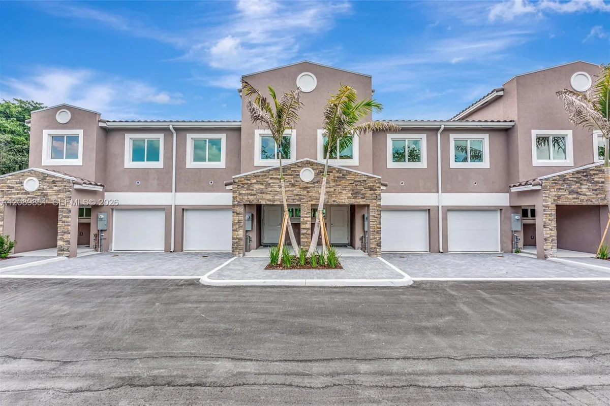 1533 NW 94th Way, Coral Springs: photo 1 of 60