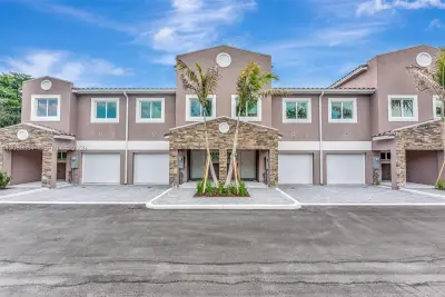 1533 NW 94th Way, Coral Springs: photo 1 of 60