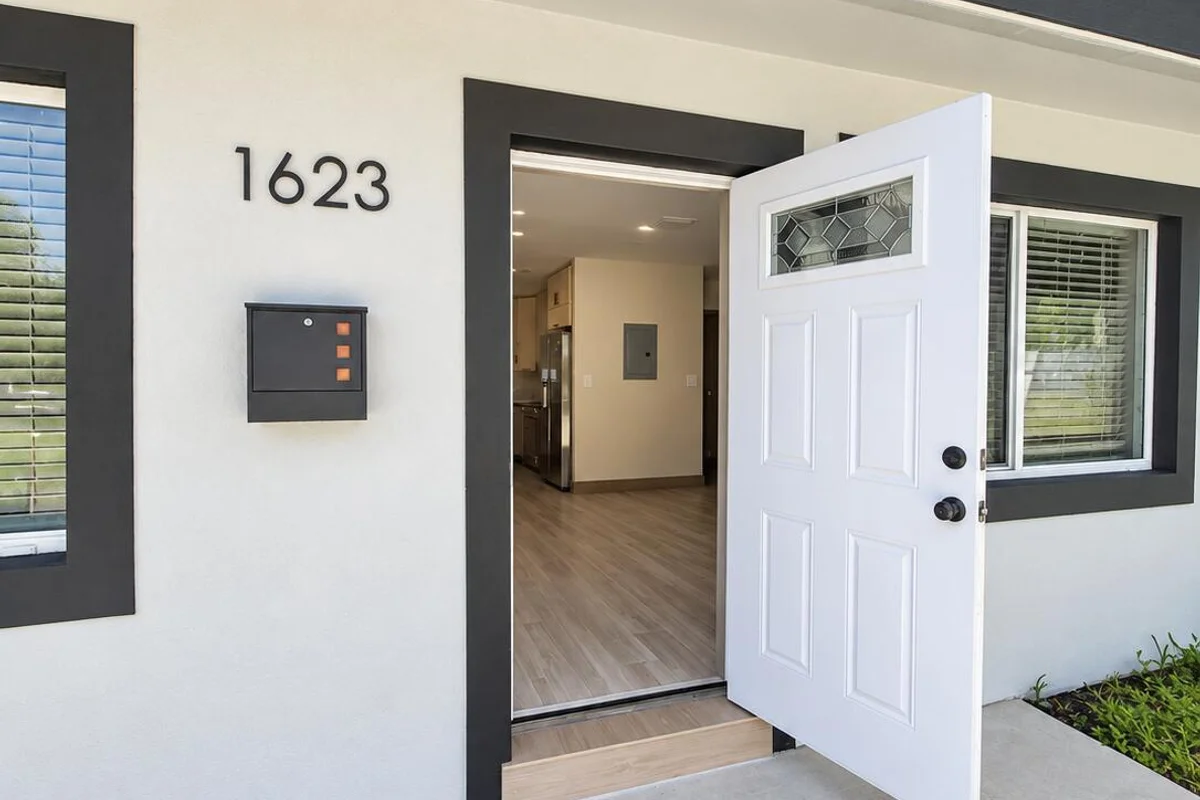 1623 NE 3rd Ave, Fort Lauderdale: photo 1 of 10