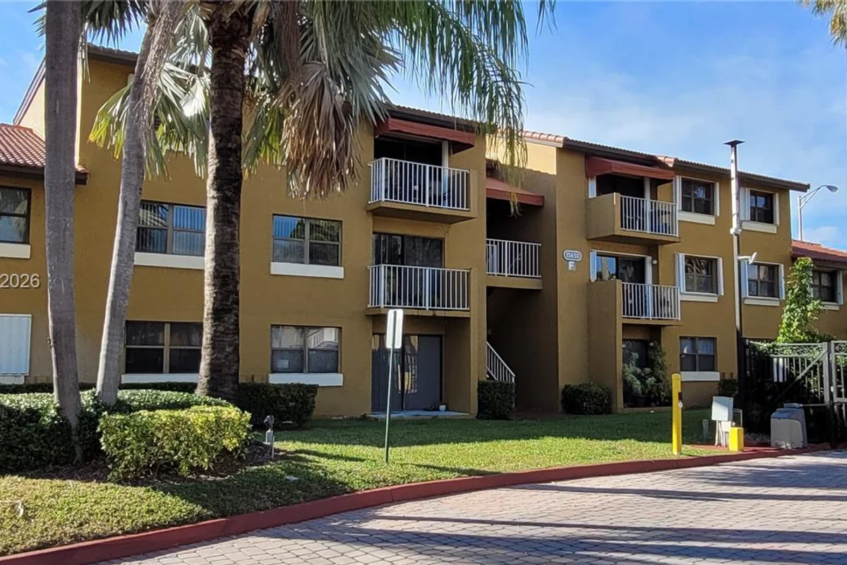 15650 SW 80th St #F-208, Miami: photo 1 of 11