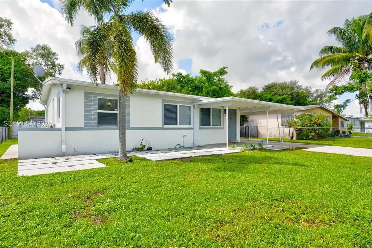 4250 SW 39th St, West Park: photo 1 of 34