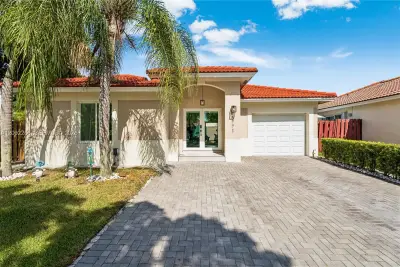 5771 NW 98th Ct, Doral: photo 1 of 18