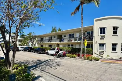605 77th St #3, Miami Beach: photo 1 of 16