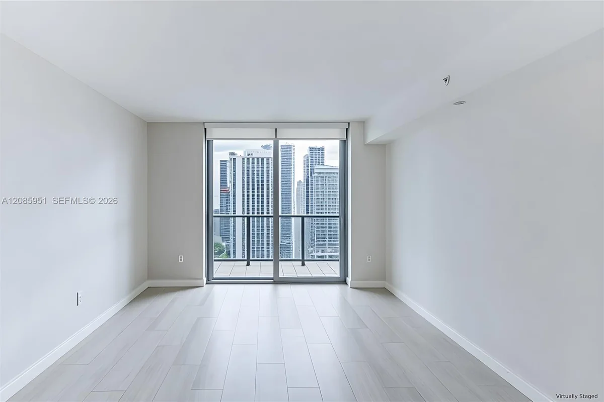 45 SW 9th St #3105, Miami: photo 1 of 24