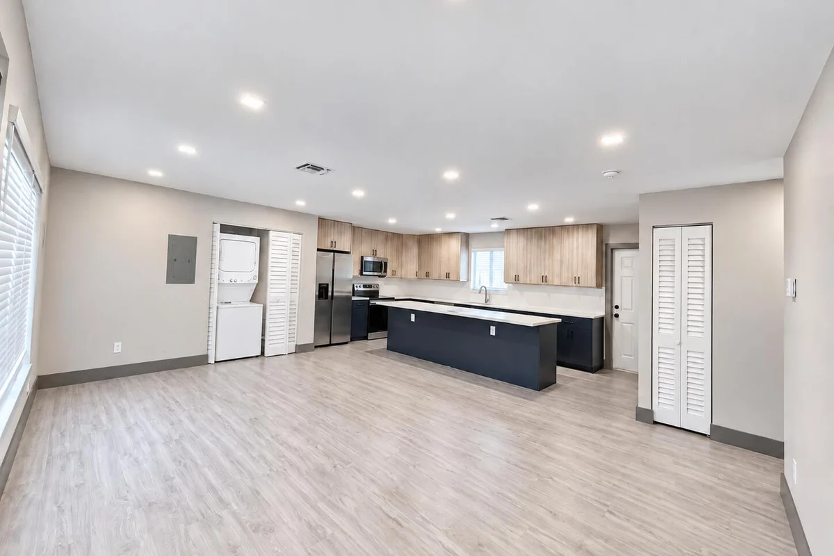 1402 NE 2nd Ave, Fort Lauderdale: photo 1 of 10