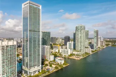 700 NE 26th Ter #901, Miami: photo 1 of 7