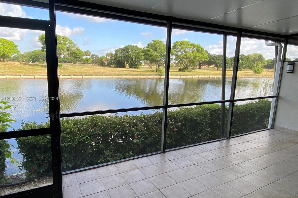 6655 Racquet Club Dr #176, Lauderhill: photo 1 of 26