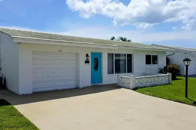 114 SW 10th St, Boynton Beach: photo 1 of 9