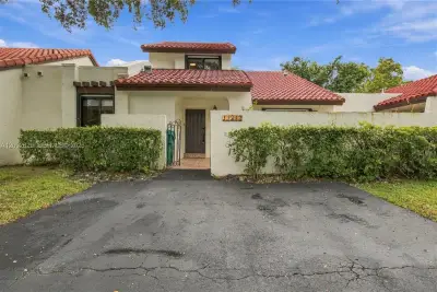 11342 SW 133rd Pl, Miami: photo 1 of 18