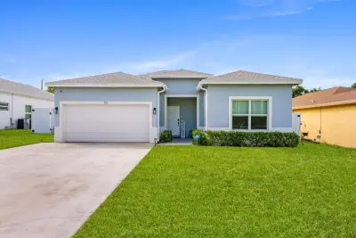 902 NW 9th Ave, Boynton Beach: photo 1 of 50