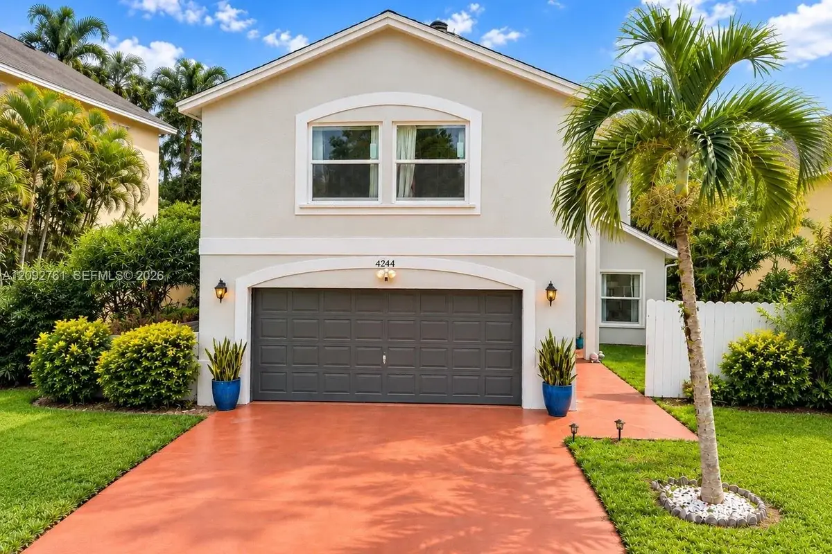 4244 Pine Hollow Cir, Greenacres: photo 1 of 34